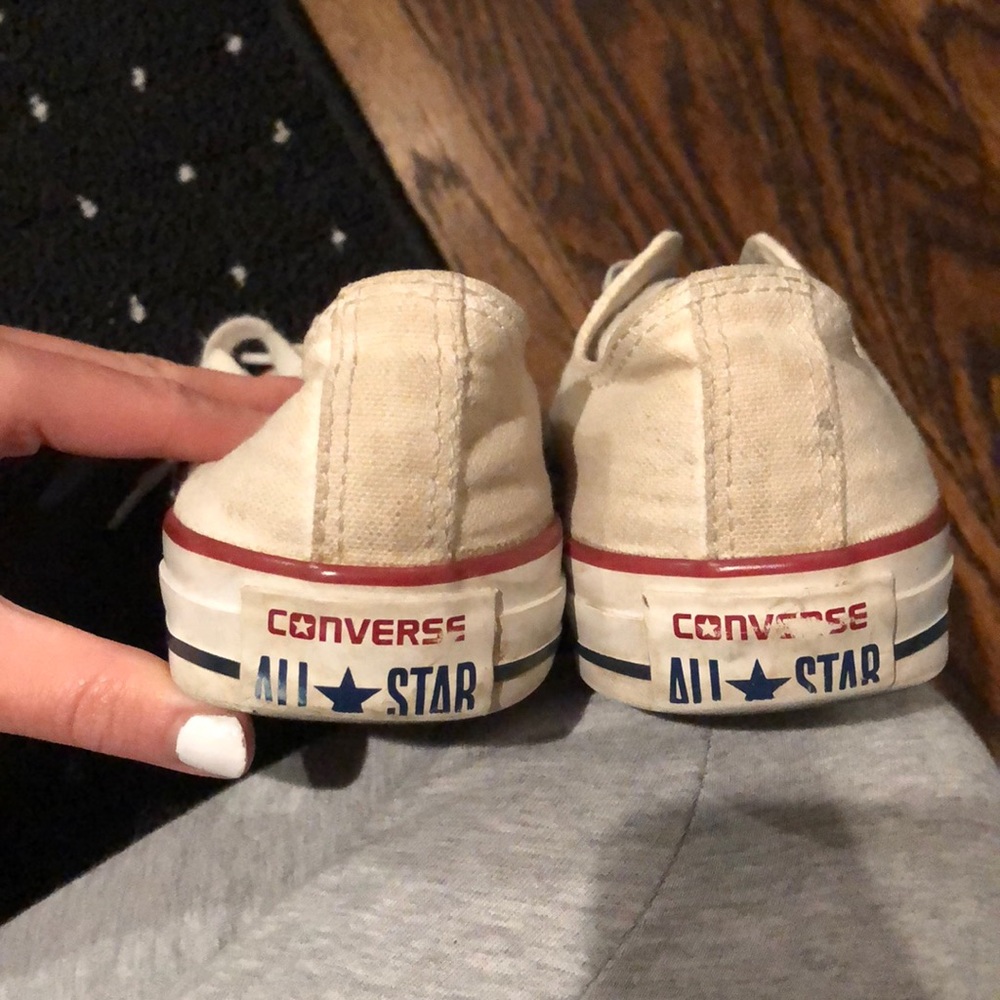 Converse🤍 - Picture 2 of 7